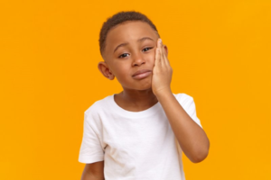 a child suffering from tooth sensitivity